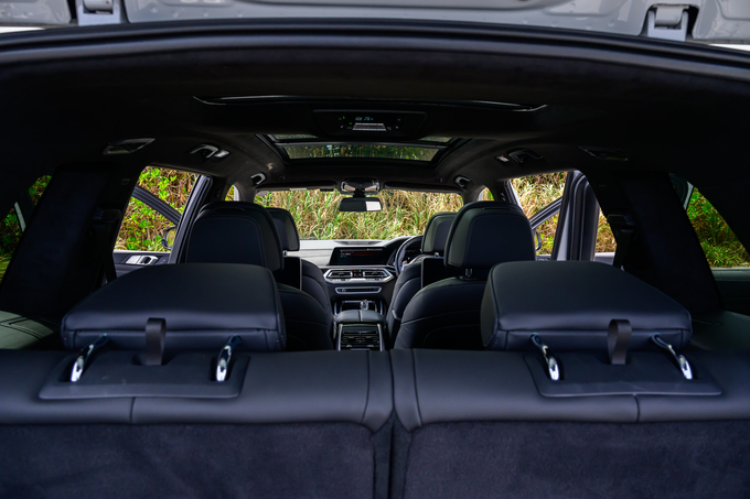 新入庫! BMW X7 xDrive 40d Mスポーツ 6人乗り リムジン那覇空港個別無料送迎(最大7人まで)! ※諸事情等により、リムジン以外での送迎になる場合もあり画像