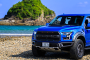 FORD F-150 RAPTOR 2019年モデル！ V6 3.5L EcoBoostツインターボ搭載！！ ※荷台トノカバーなし　 リムジン那覇空港個別無料送迎(最大7人まで)！※諸事情等により、リムジン以外での送迎になる場合もあり画像