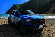 FORD F-150 RAPTOR 2019年モデル！ V6 3.5L EcoBoostツインターボ搭載！！ ※荷台トノカバーなし　 リムジン那覇空港個別無料送迎(最大7人まで)！※諸事情等により、リムジン以外での送迎になる場合もあり画像