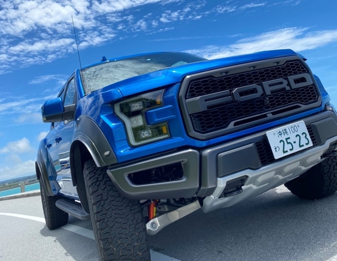 FORD F-150 RAPTOR 2019年モデル！ V6 3.5L EcoBoostツインターボ搭載！！ ※荷台トノカバーなし　 リムジン那覇空港個別無料送迎(最大7人まで)！※諸事情等により、リムジン以外での送迎になる場合もあり画像